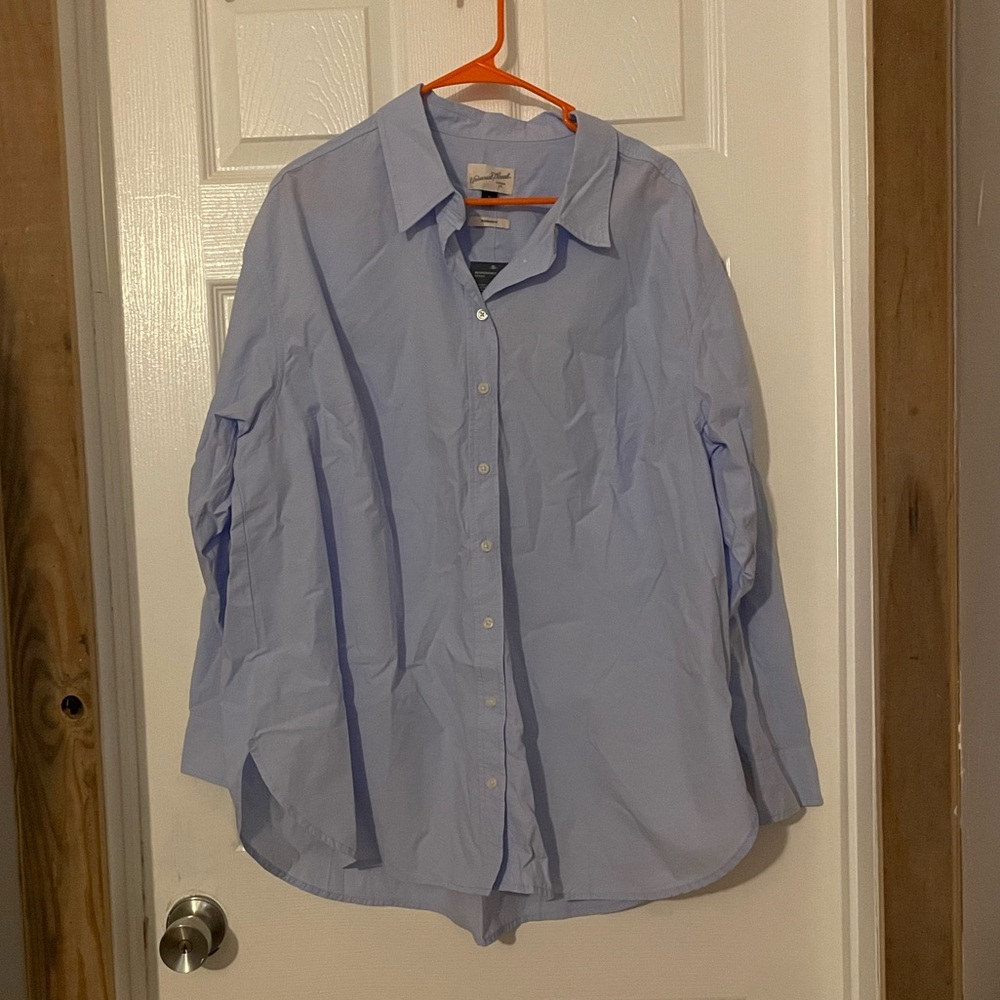 Universal Thread Light Blue Women’s Dress Shirt NWT